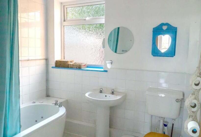 בית, חדר שינה 1, Healing Waters Sanctuary For Exclusive Private Hire And Self Catering Board, Vegetarian, Alcohol & W