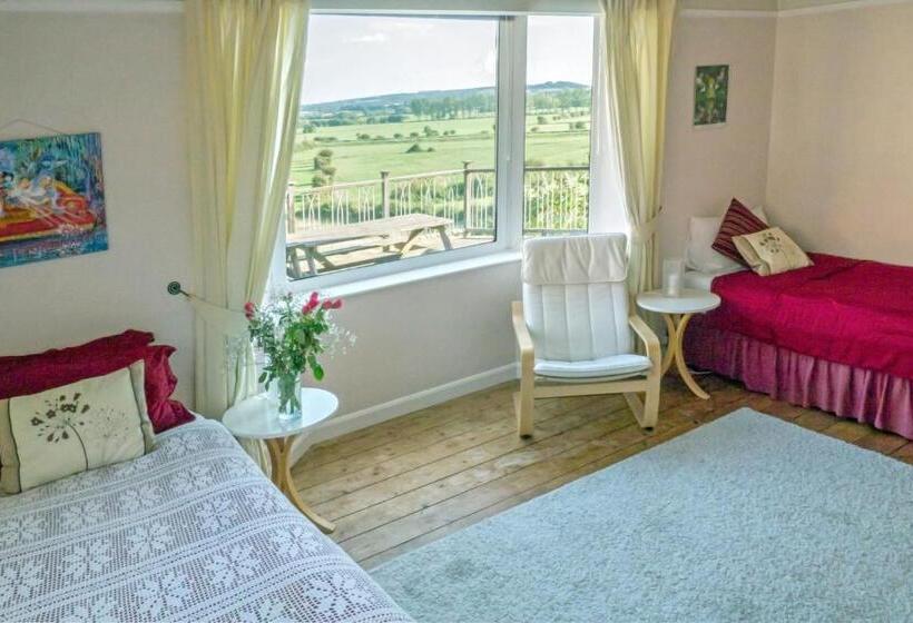 חדר סטנדרט חדר אמבטיה משותף, Healing Waters Sanctuary For Exclusive Private Hire And Self Catering Board, Vegetarian, Alcohol & W