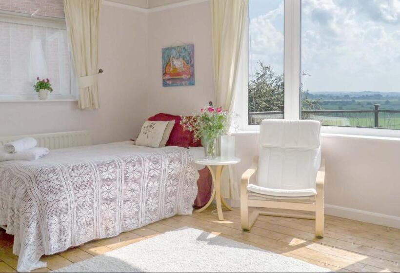 חדר סטנדרט חדר אמבטיה משותף, Healing Waters Sanctuary For Exclusive Private Hire And Self Catering Board, Vegetarian, Alcohol & W