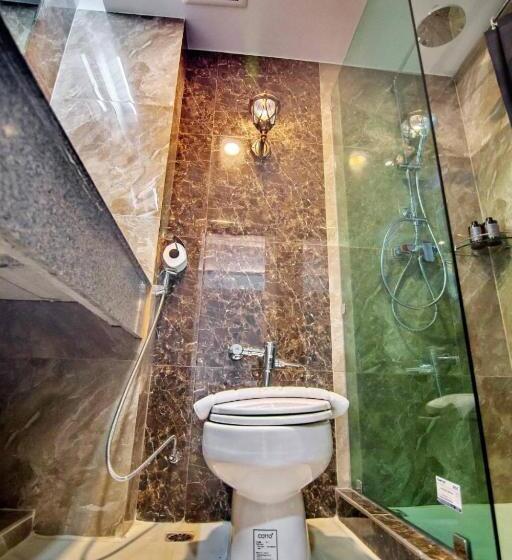 غرفة إدارية ثلاثية, Grandview Landmark Betong