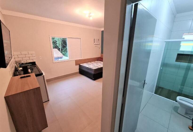 标准工作室带泳池景, Marmeu Enseada