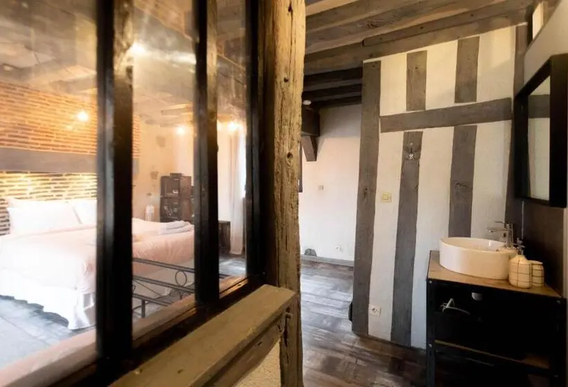 اتاق راحتی سه تخته, La Tour Aux Grains Chambres Autonomes