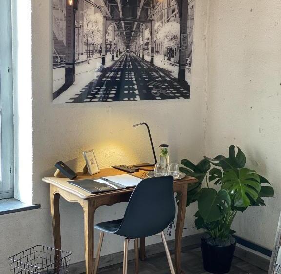 舒适三人间, La Tour Aux Grains Chambres Autonomes