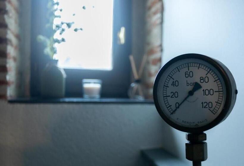 舒适三人间, La Tour Aux Grains Chambres Autonomes