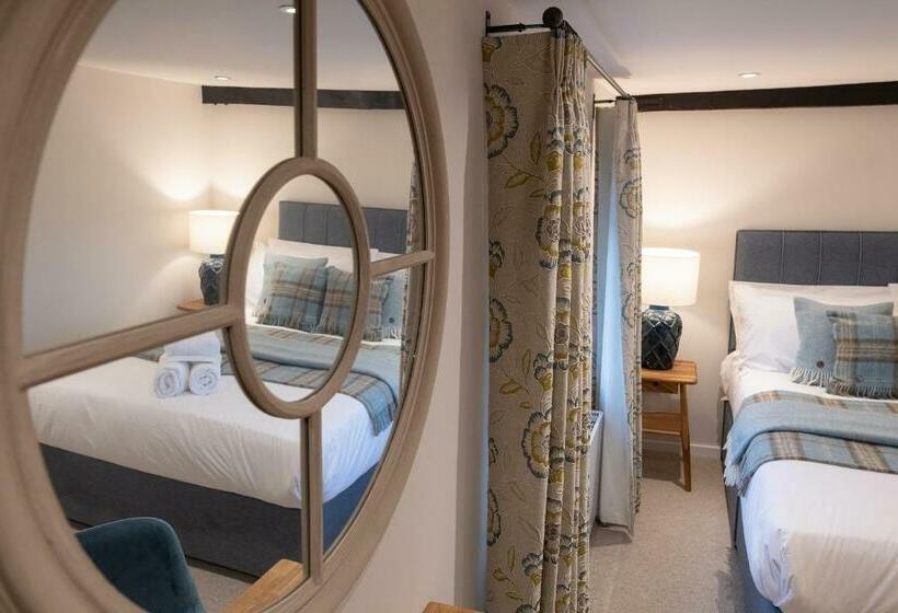 Номер Стандарт, The Three Horseshoes