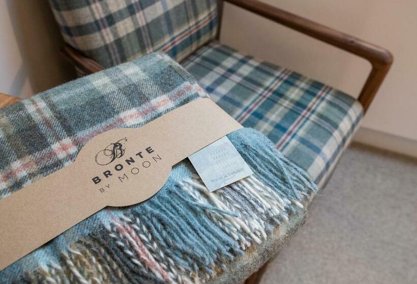 Номер Superior, The Three Horseshoes