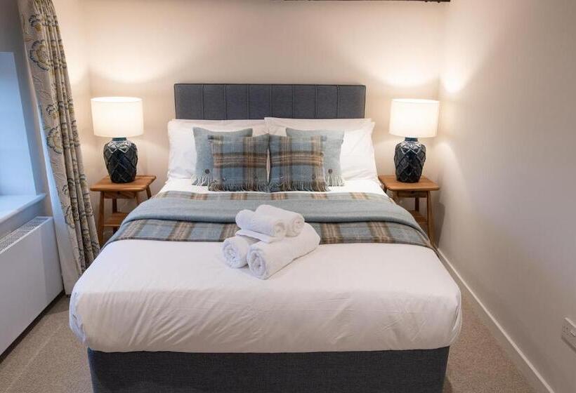 Номер Стандарт, The Three Horseshoes