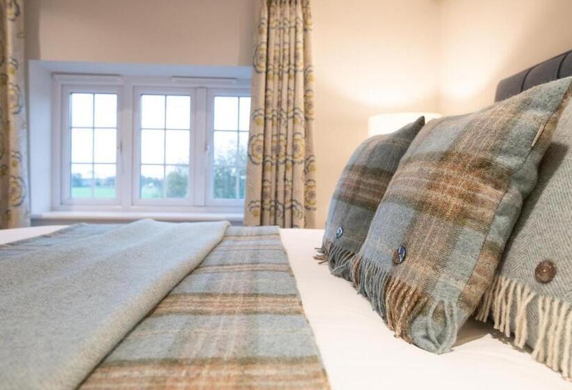 Номер Стандарт, The Three Horseshoes