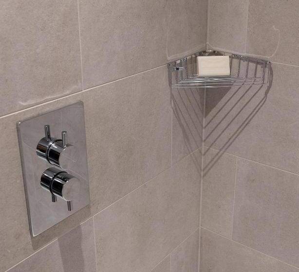 Номер Стандарт, The Three Horseshoes