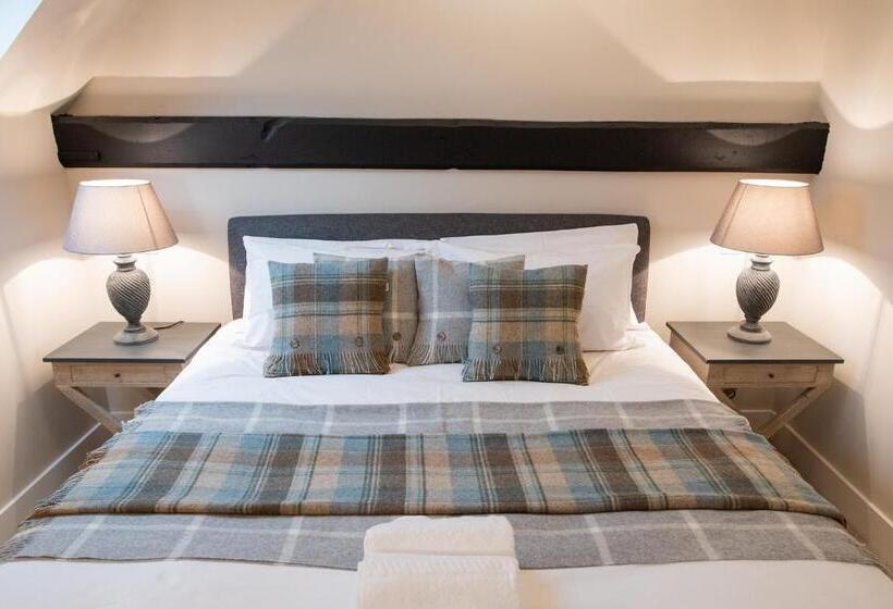 Номер Superior, The Three Horseshoes