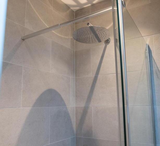 Номер Superior, The Three Horseshoes