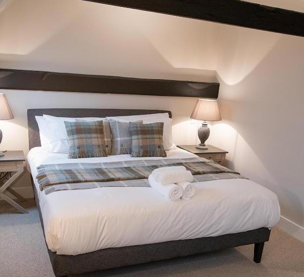 Номер Superior, The Three Horseshoes