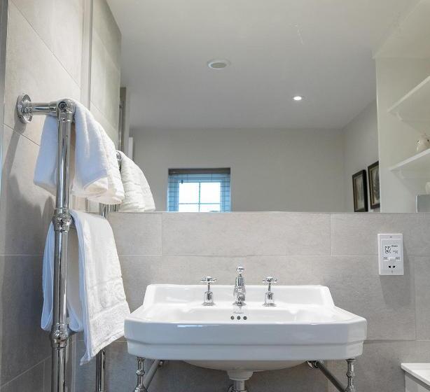 Номер Deluxe, The Three Horseshoes