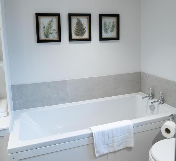 Номер Deluxe, The Three Horseshoes