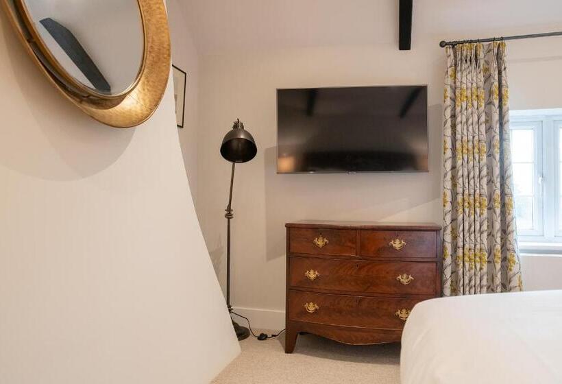 Номер Deluxe, The Three Horseshoes