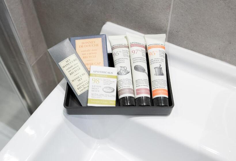 Номер Стандарт, The Three Horseshoes