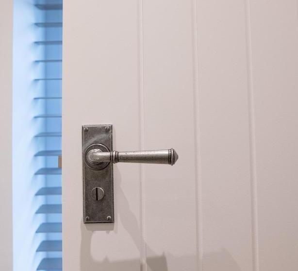 Номер Стандарт, The Three Horseshoes