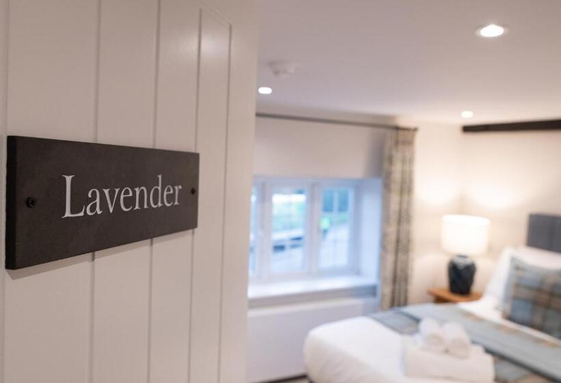 Номер Стандарт, The Three Horseshoes