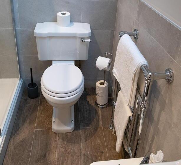 Номер Superior, The Three Horseshoes