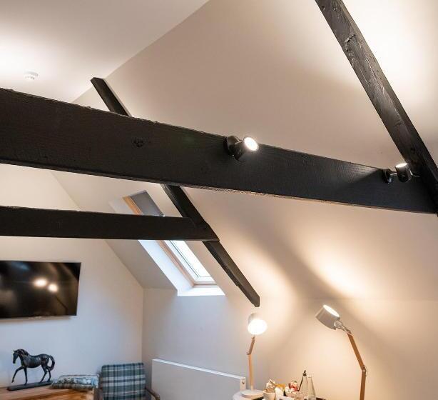 Номер Superior, The Three Horseshoes