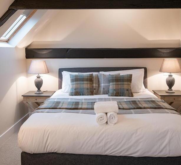 Номер Superior, The Three Horseshoes