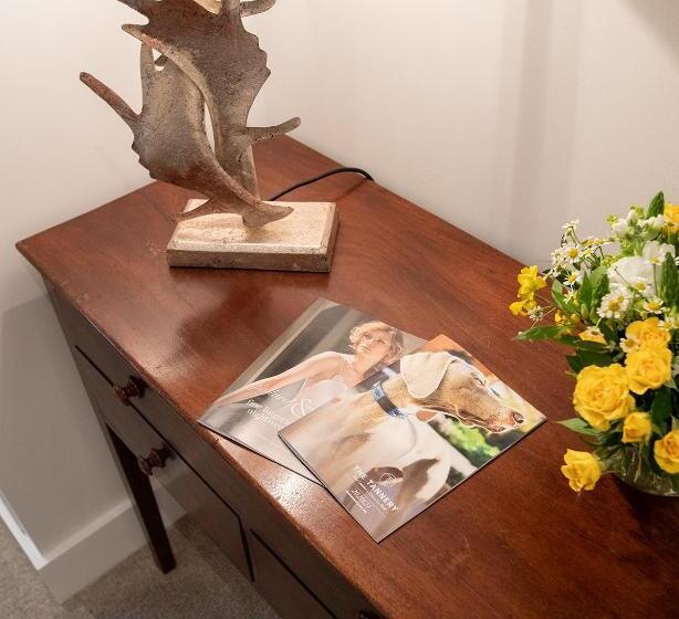 Номер Deluxe, The Three Horseshoes