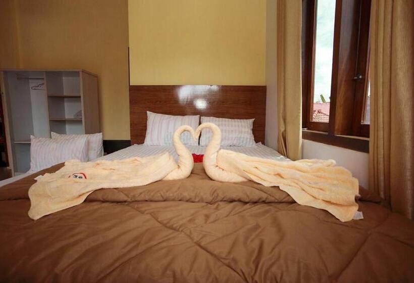 Quarto Familiar, Grya Pyramyt