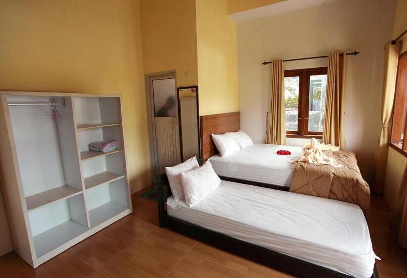 Quarto Familiar, Grya Pyramyt