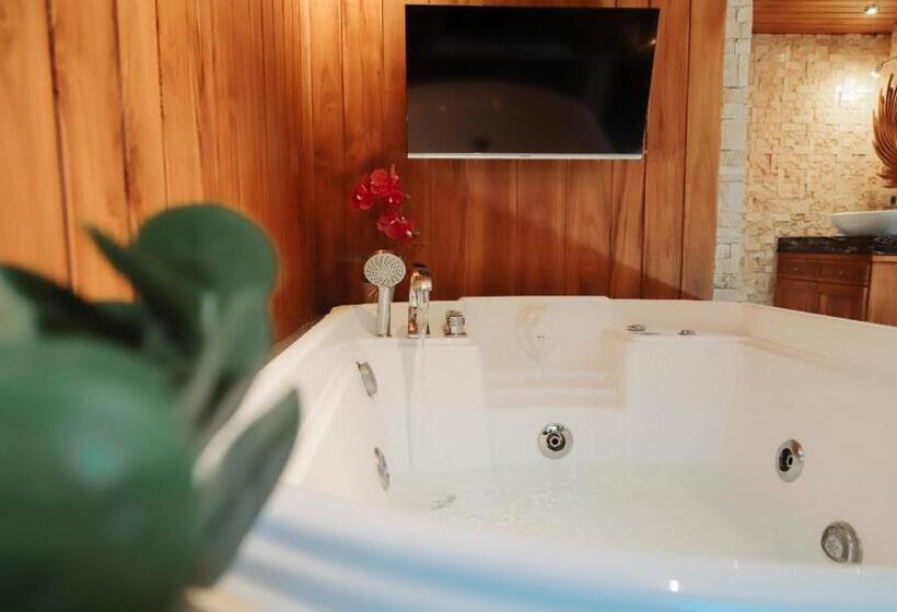 带大床的套房, Joglo Jawa Jepara