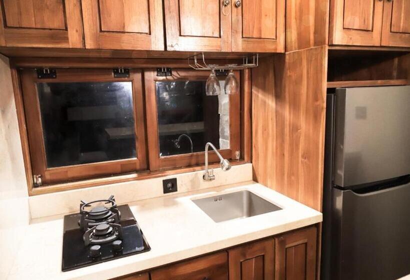 小型套房带阳台, Joglo Jawa Jepara