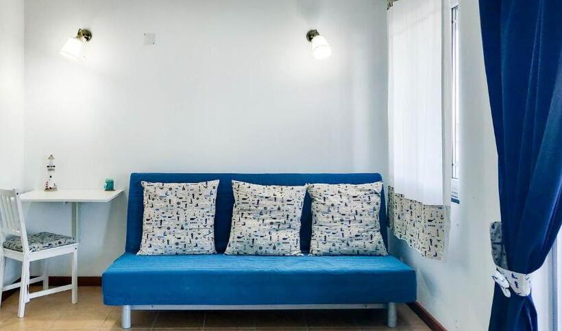 سوییت با چشمانداز دریا, Rainbow Guest House