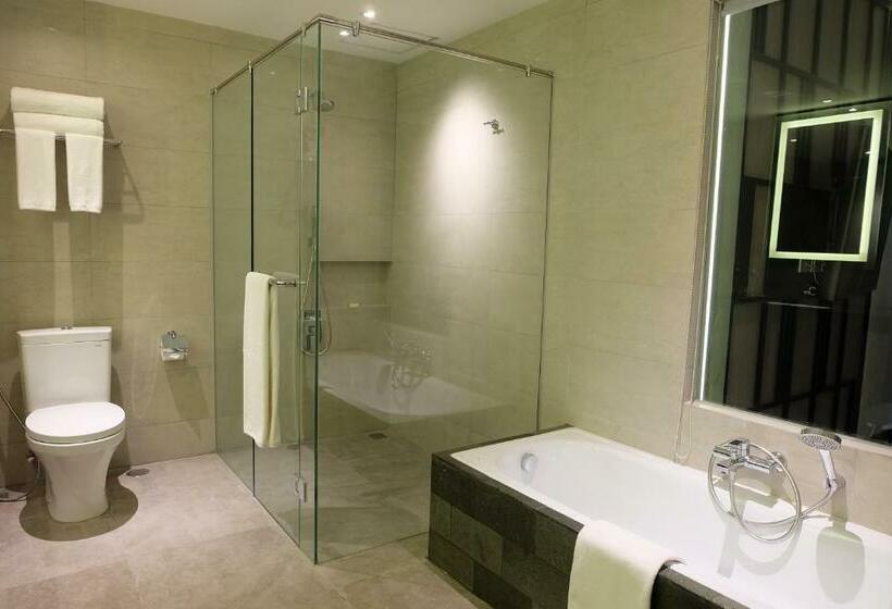 Люкс, Grand Swiss Belhotel Darmo