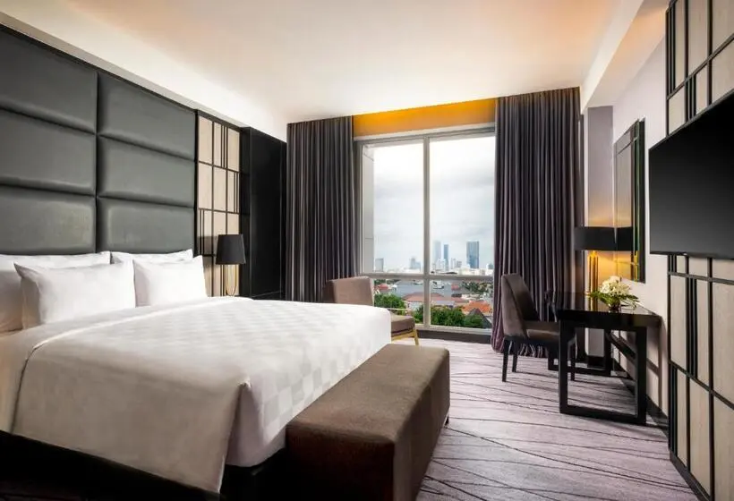 اتاق لوکس با تخت بزرگ, Grand Swiss Belhotel Darmo