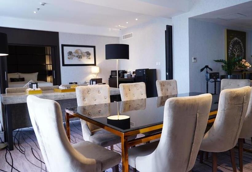 جناح, Grand Swiss Belhotel Darmo