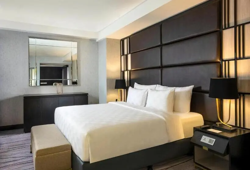 سوییت, Grand Swiss Belhotel Darmo