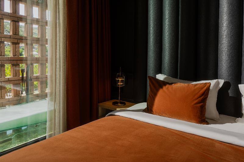 اتاق لوکس, Grand Swiss Belhotel Darmo