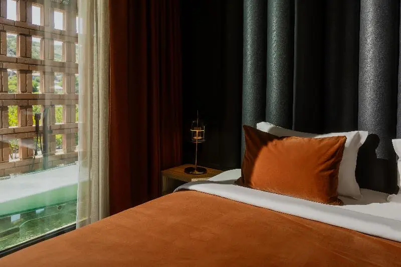 اتاق لوکس, Grand Swiss Belhotel Darmo