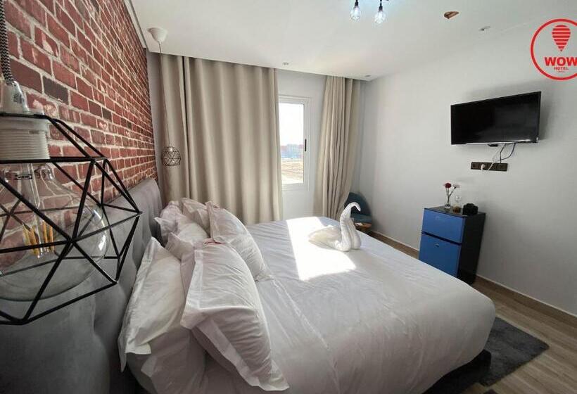 デラックスルーム, Wow