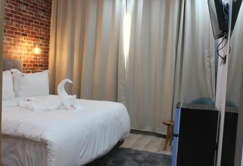 デラックスルーム, Wow