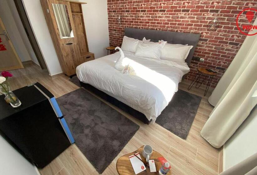 デラックスルーム, Wow