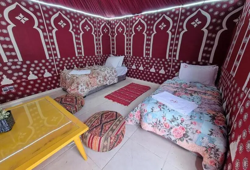 Standard Tent, Wow