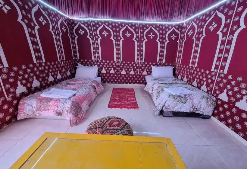 Standard Tent, Wow