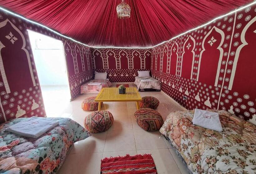 Standard Tent, Wow