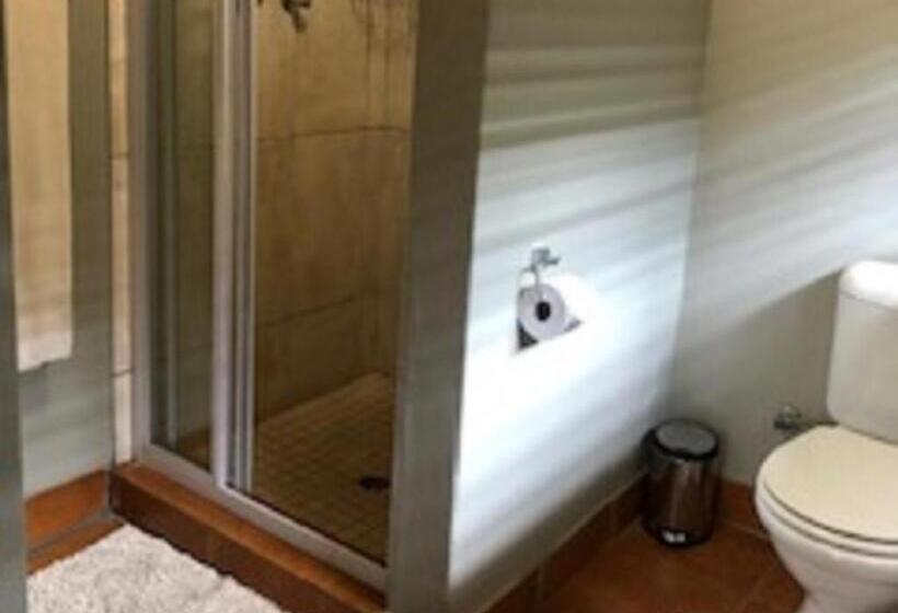 디럭스 룸, Monacco Guest House