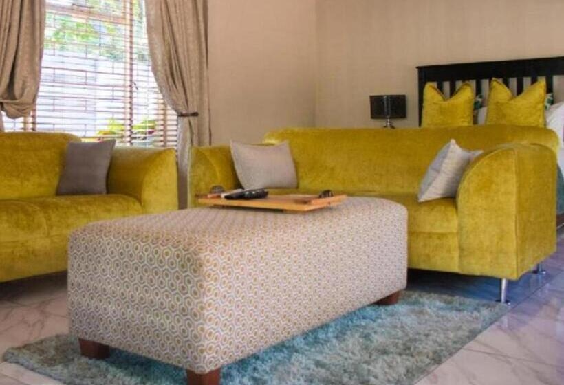 デラックスルーム, Monacco Guest House