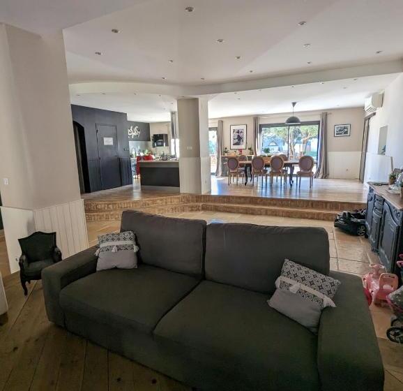 غرفة قياسية, La Villa De Fleury