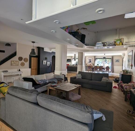 فيلا غرفة نوم واحدة مع مسبح, La Villa De Fleury