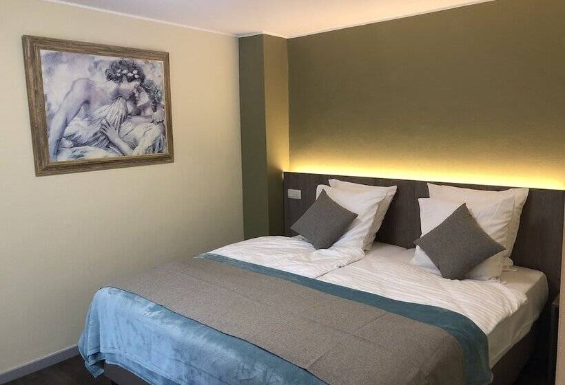 غرفة كومفورت, Des Postes