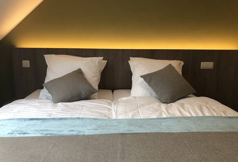 غرفة كومفورت, Des Postes