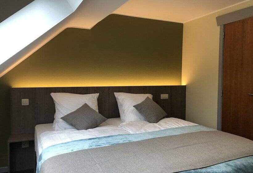 غرفة كومفورت, Des Postes